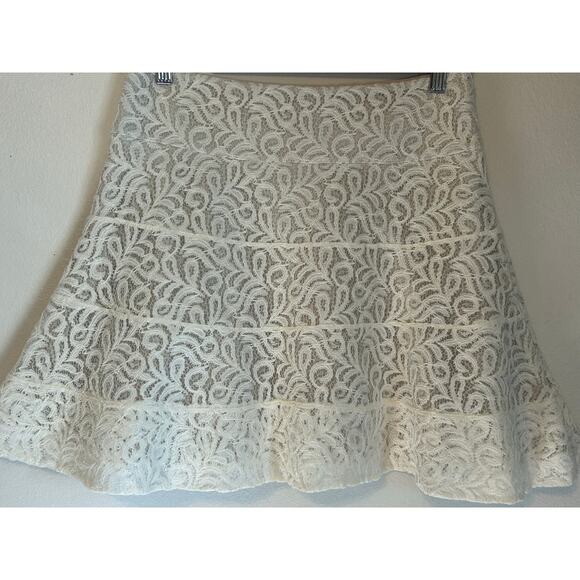 Express Size 4 High Wasted Off White Ivory Color Laced Lined Mini Skirt - Picture 10 of 11